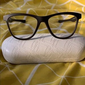 Oakley eye glasses. 👓